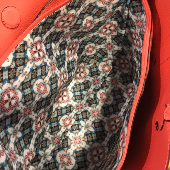 Libby Edelman Beautiful Tote - Picture 5 of 8